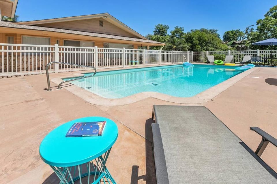 Designer Poolside 1Bed1Bth Retreat Apartment in La Mesa