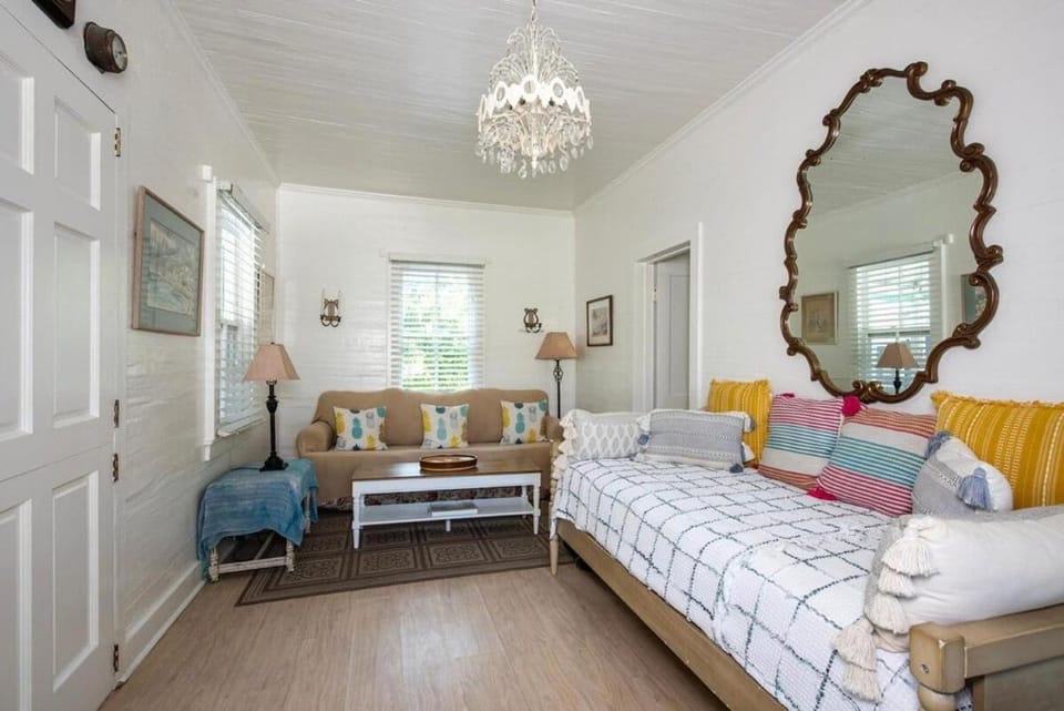 Watercolor home House in North Eleuthera