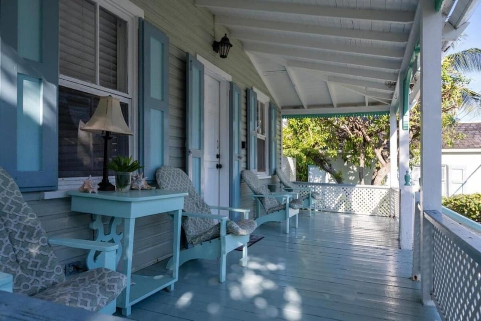 Watercolor home House in North Eleuthera