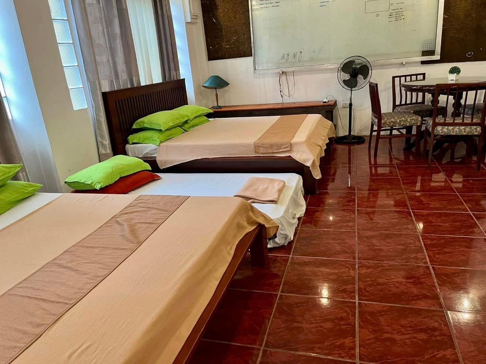 MARIKINA 32 sqm Studio for Transients w WiFi 40 inch TV Parking Bed and Breakfast in Marikina