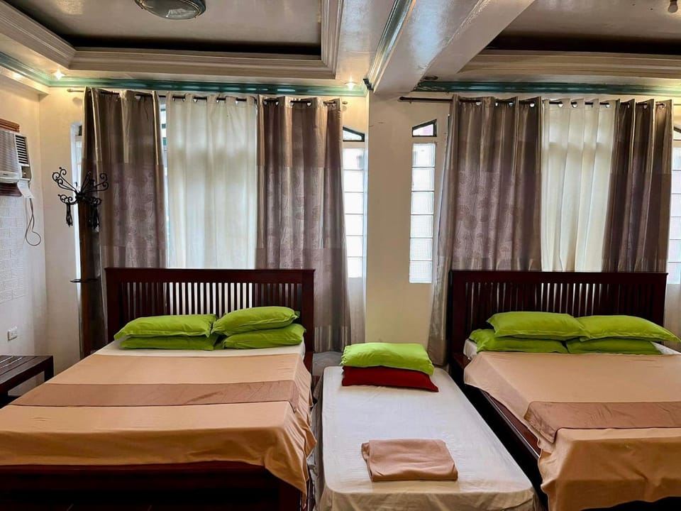 MARIKINA 32 sqm Studio for Transients w WiFi 40 inch TV Parking Bed and Breakfast in Marikina