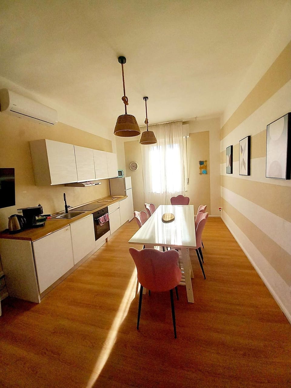 Dining area, kitchen