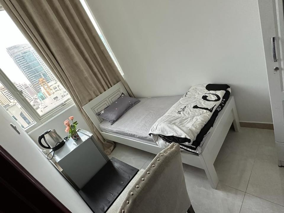 Corniche Street - Superb Lovely Room Hostel in Abu Dhabi
