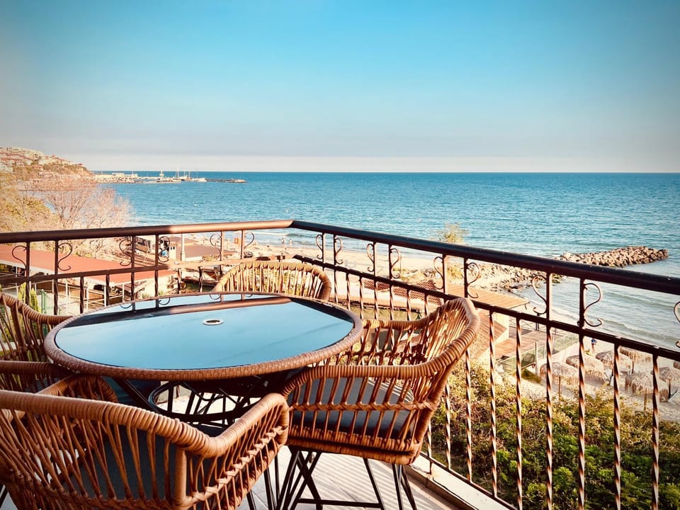 View (from property/room), Balcony/Terrace, Balcony/Terrace, Dining area, Beach, Sea view