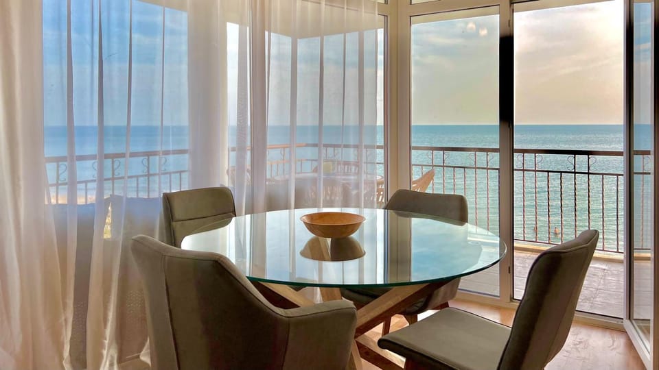 View (from property/room), Dining area, Sea view