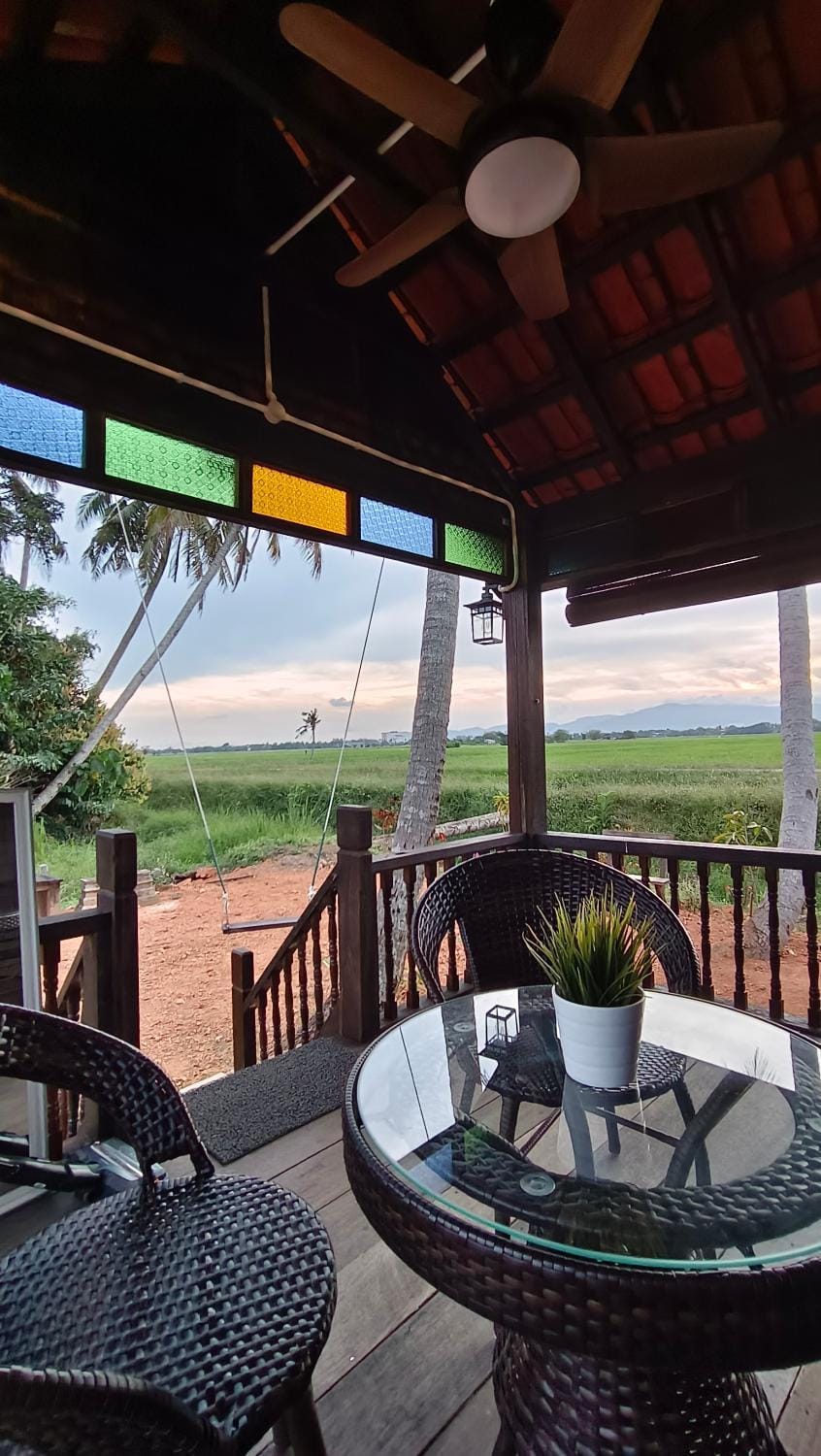 Kampung Cheq Homestay - Private Pool, Free Wifi, Netflix House in Penang