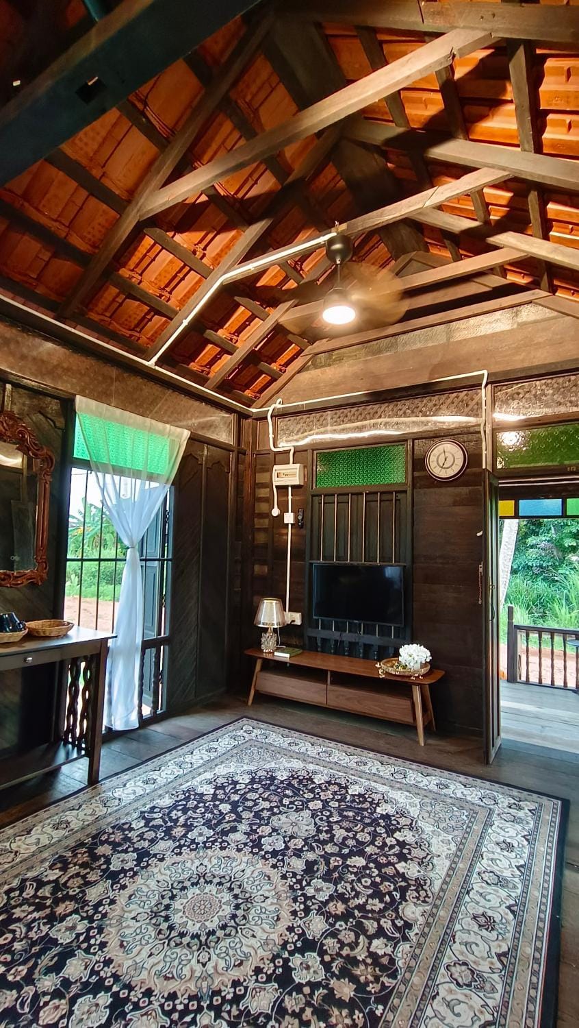 Kampung Cheq Homestay - Private Pool, Free Wifi, Netflix House in Penang