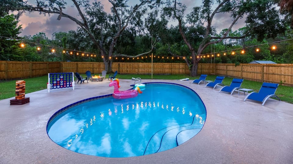 Game Room, Swimming pool, sunbed
