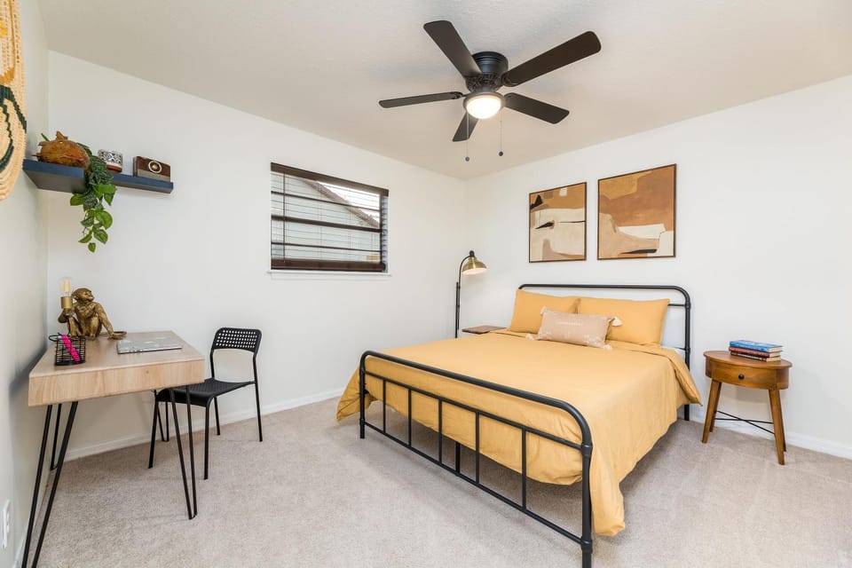 Bed, Photo of the whole room, Bedroom, fireplace
