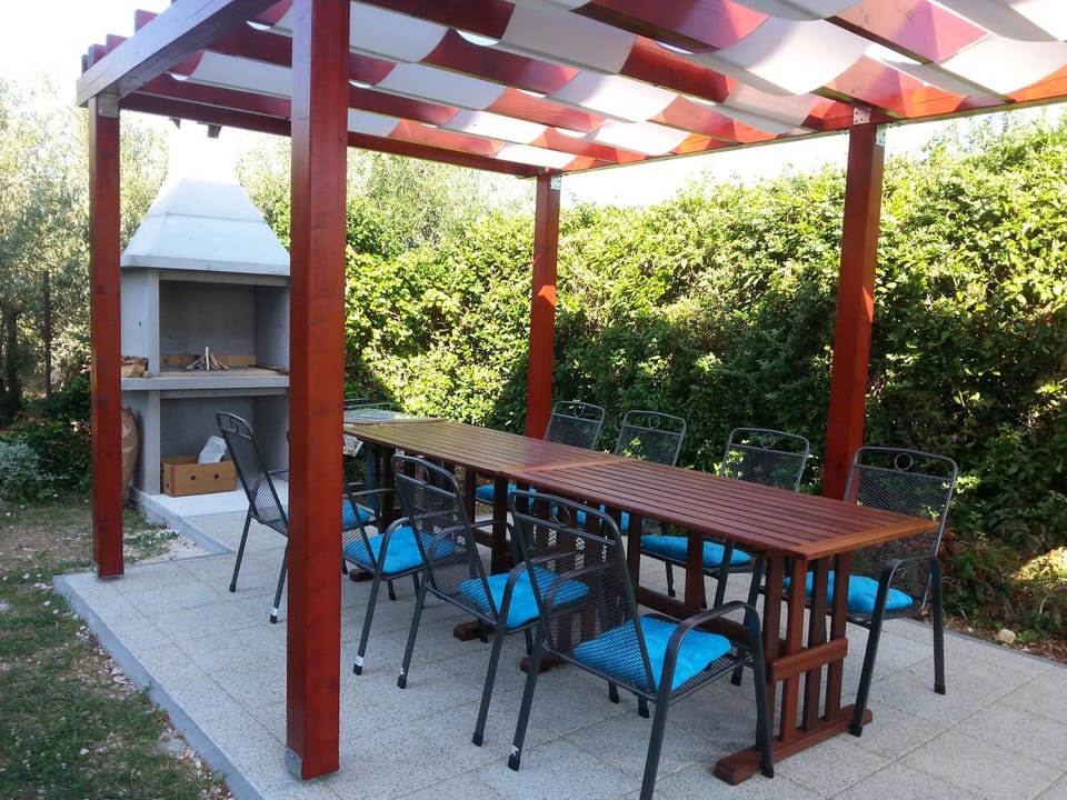 Patio, BBQ facilities
