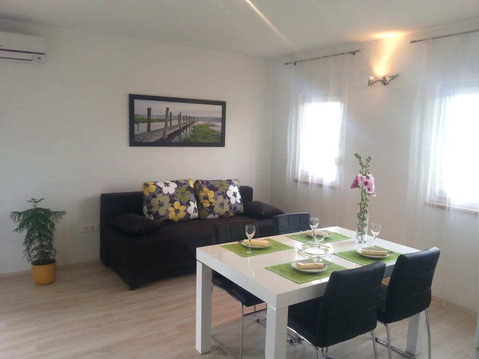 Living room, Seating area, Dining area