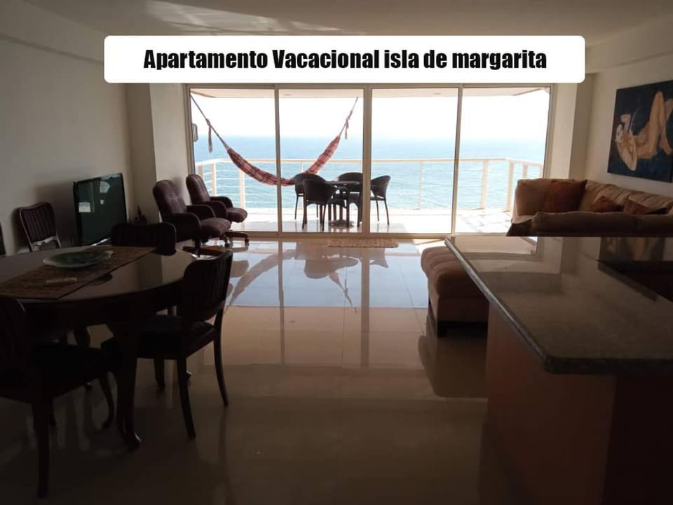 Communal lounge/ TV room, Living room, Sea view, hair dresser