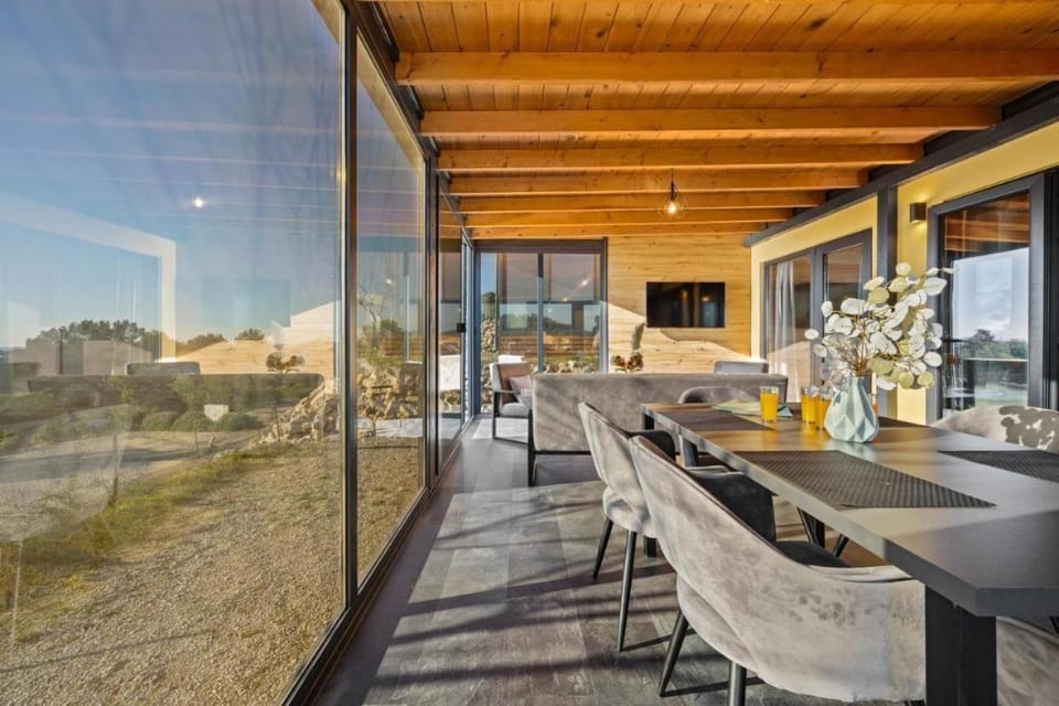 View (from property/room), Balcony/Terrace, Dining area