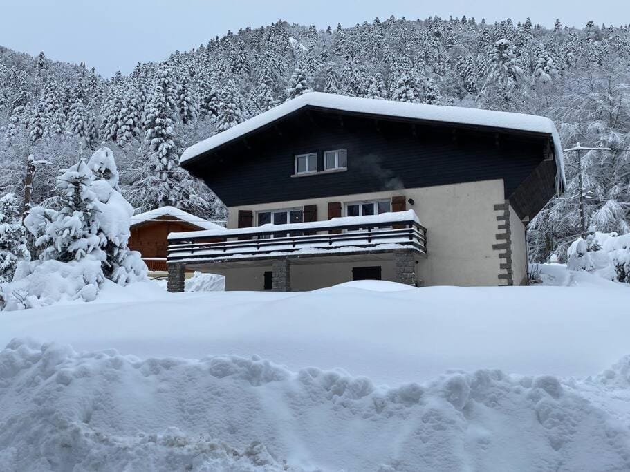 Property building, Natural landscape, Winter