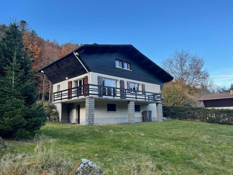 Property building, Spring, Natural landscape, Garden, Garden view