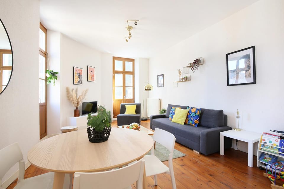 Game Room, Living room, Seating area, Dining area