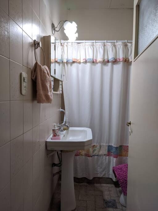 Shower, Bathroom, towels