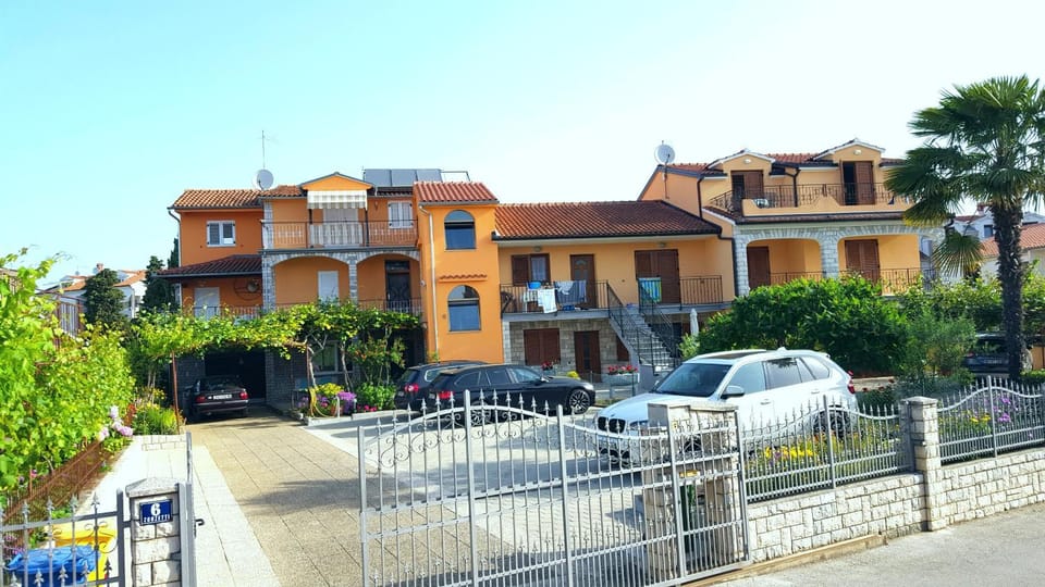 Property building, Facade/entrance