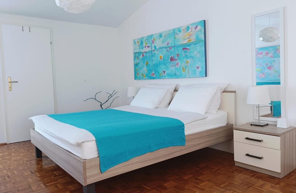 Bed, Bathroom, Photo of the whole room, Bedroom