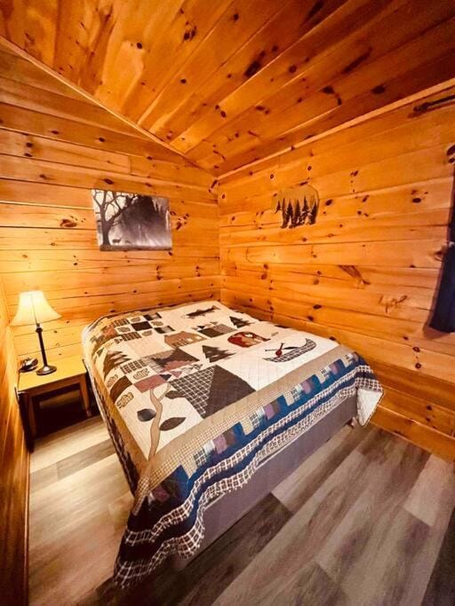 Willow Cabin Cabin in Michigan