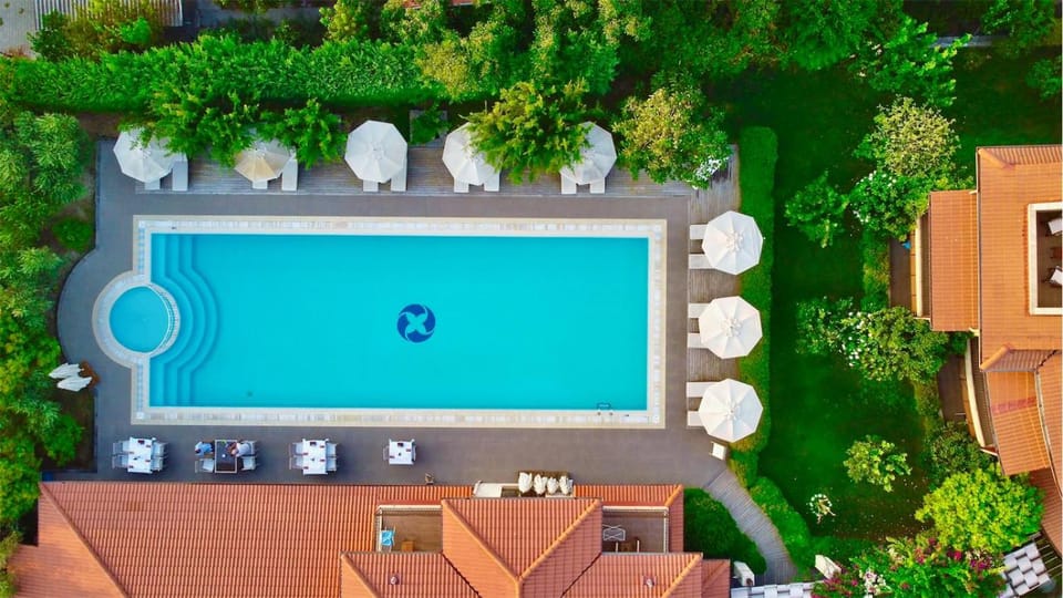 Property building, Pool view, Swimming pool