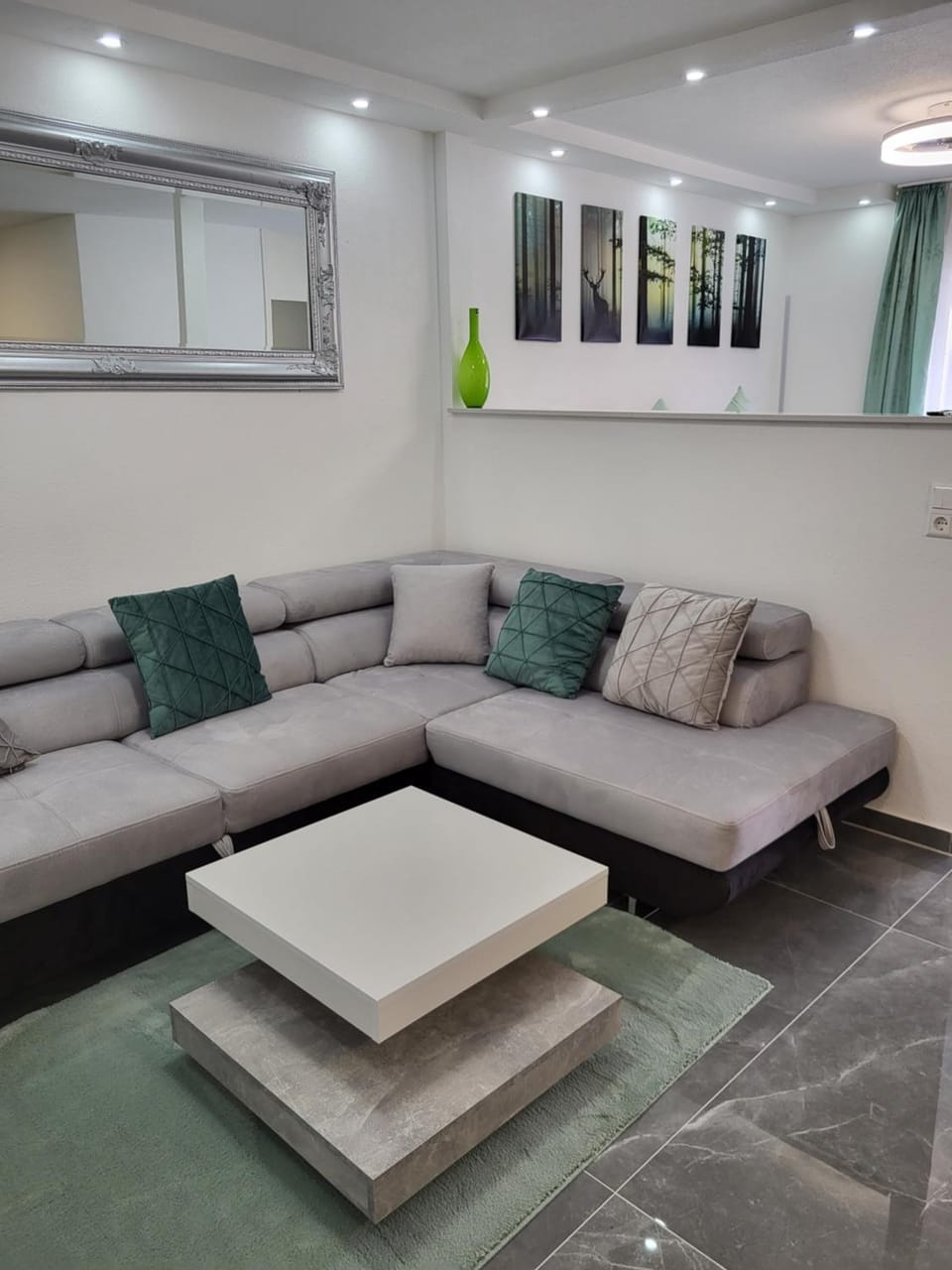 Living room, Seating area