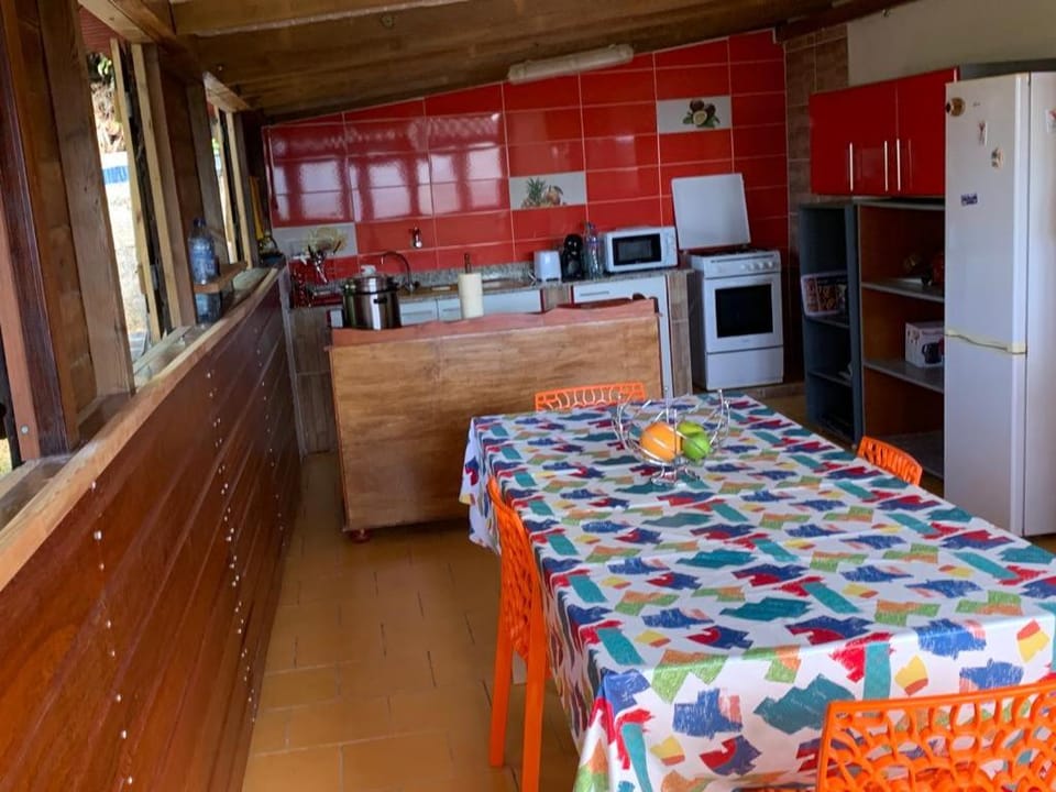 Kitchen or kitchenette, Dining area, minibar, pet friendly, stove, toaster