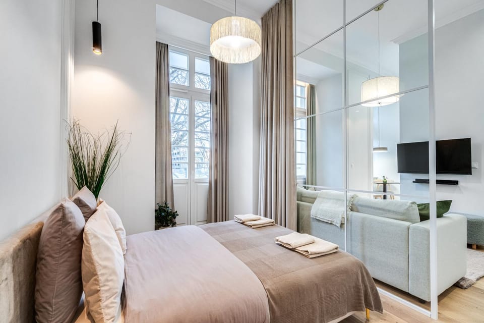 Bed, TV and multimedia, Photo of the whole room, Bedroom, hair dresser, towels