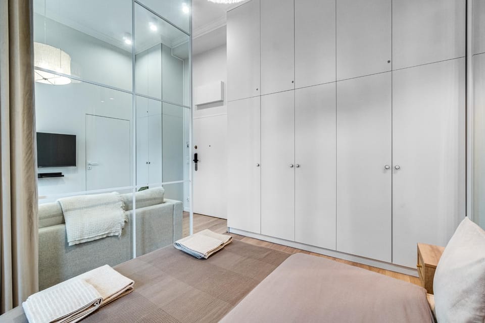 Bed, TV and multimedia, towels, wardrobe