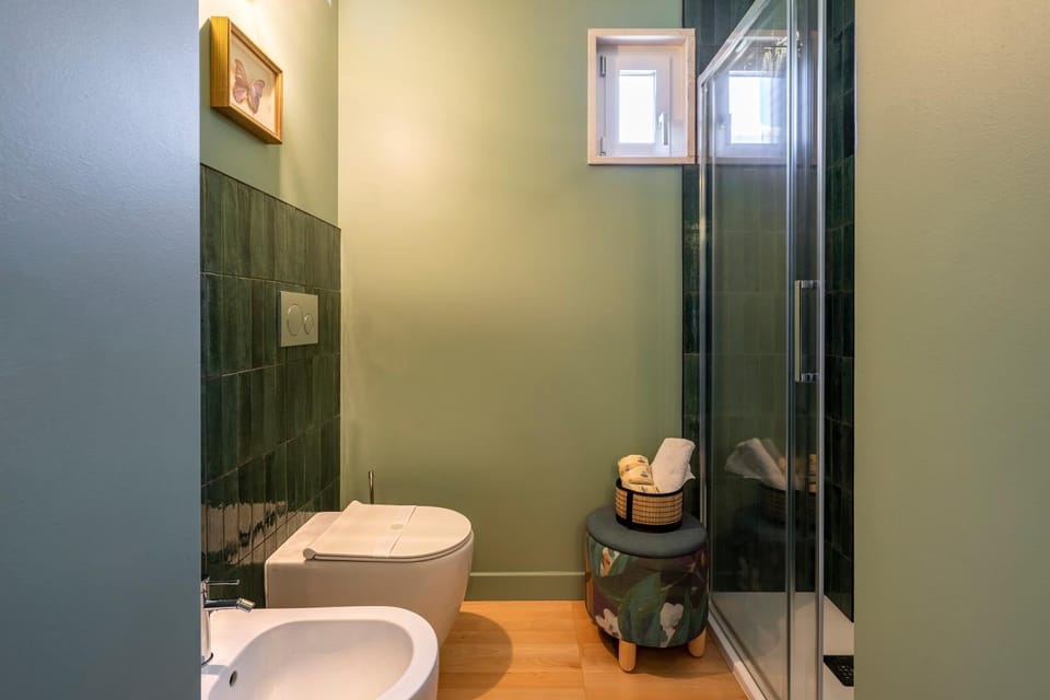 Shower, Toilet, Bathroom, bidet, towels