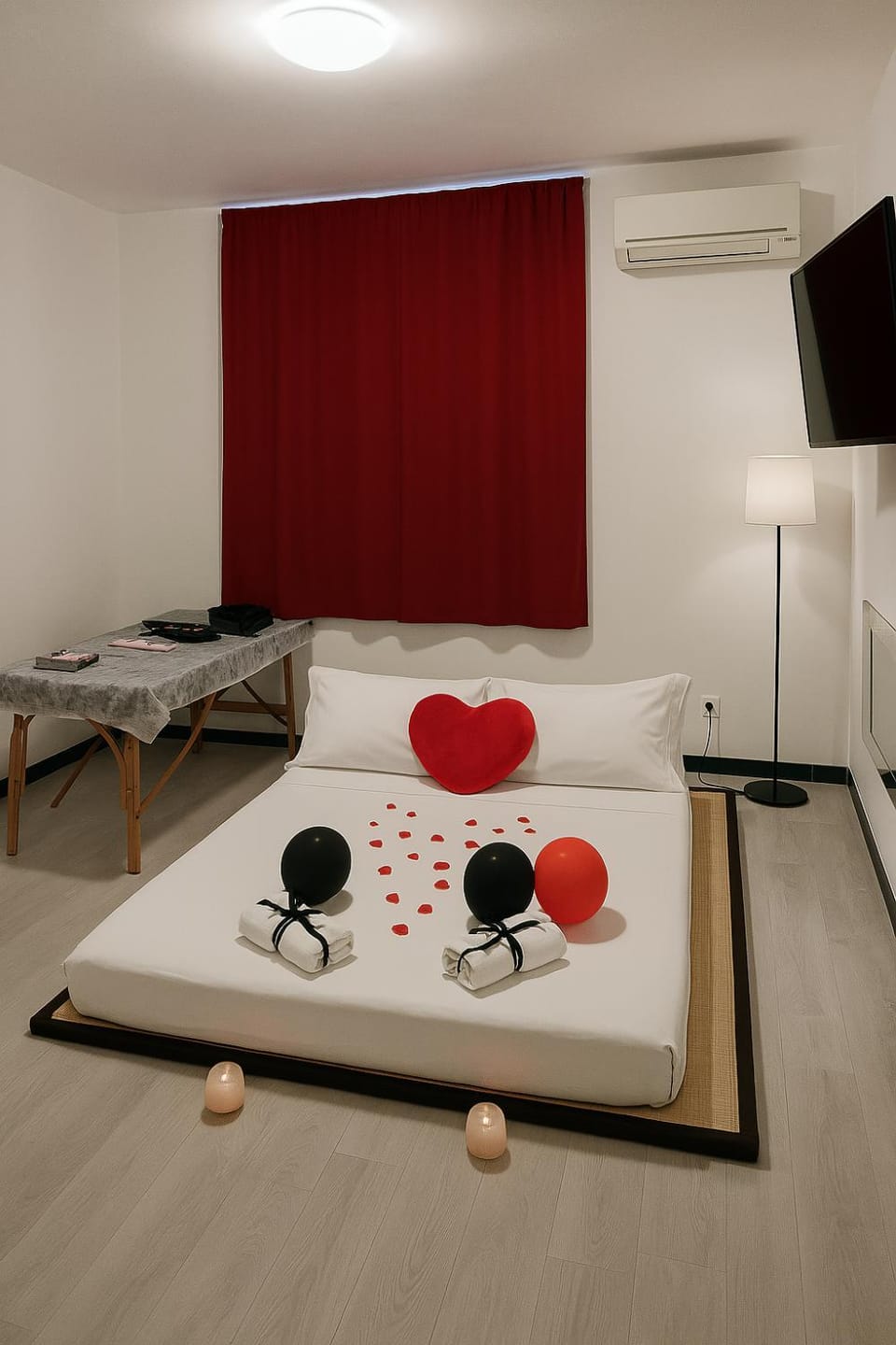 Bed, Massage, TV and multimedia, Photo of the whole room, Evening entertainment, Bedroom, air conditioner