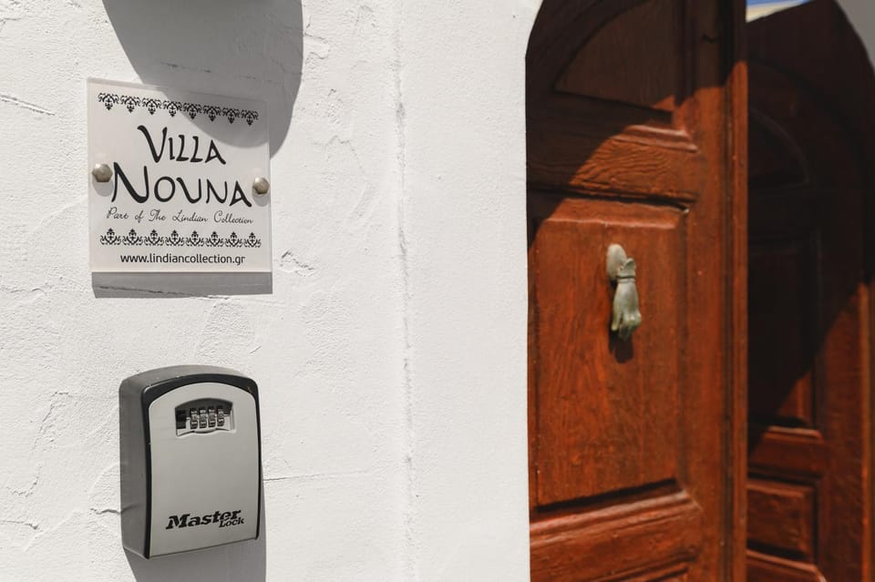 Property building, Facade/entrance, Property logo or sign