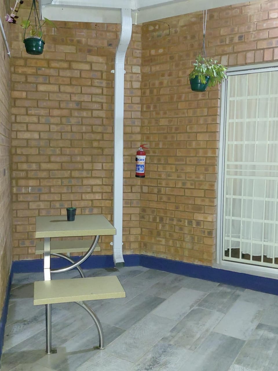 Decorative detail, Seating area, Dining area