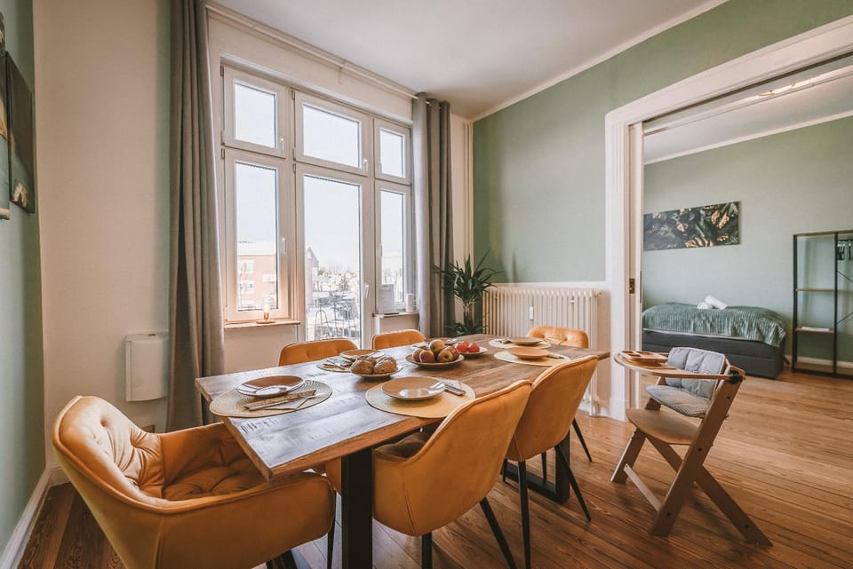 Living room, Seating area, Dining area