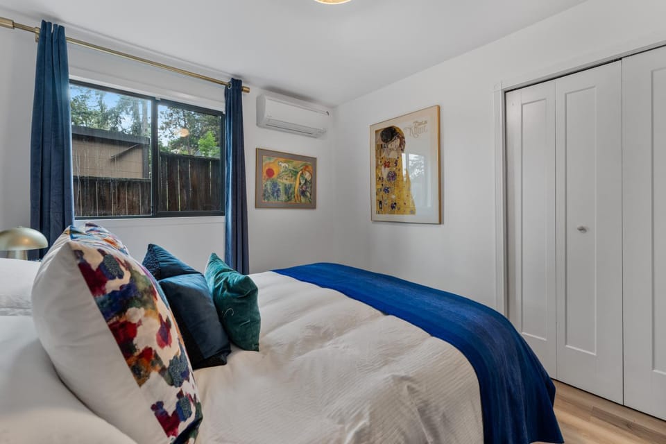 Mid-Century Modern Dream Retreat Bed and Breakfast in West Kelowna