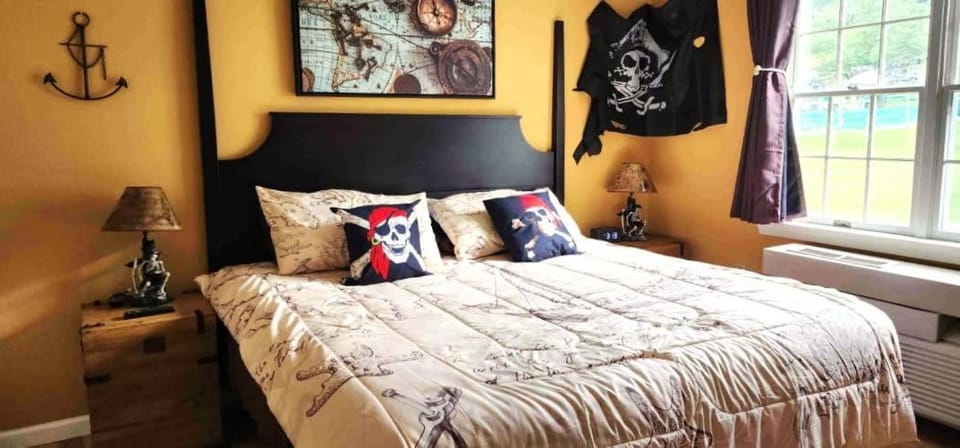 Must See Pirate Suite Ski On Off Jiminy - Mtn View Fully Redone Decor Apartment in Lanesborough