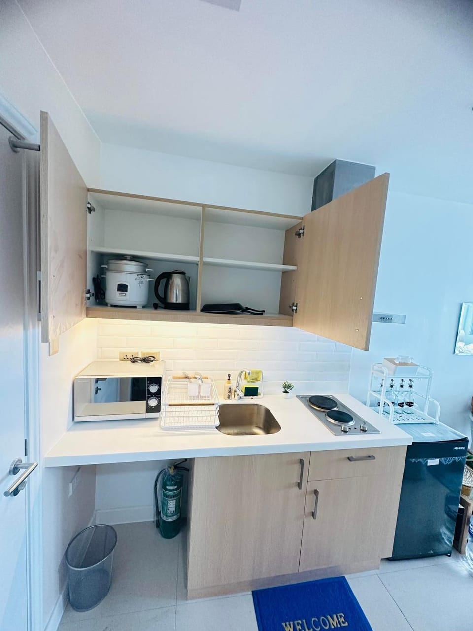 Kitchen or kitchenette, minibar, stove, toaster