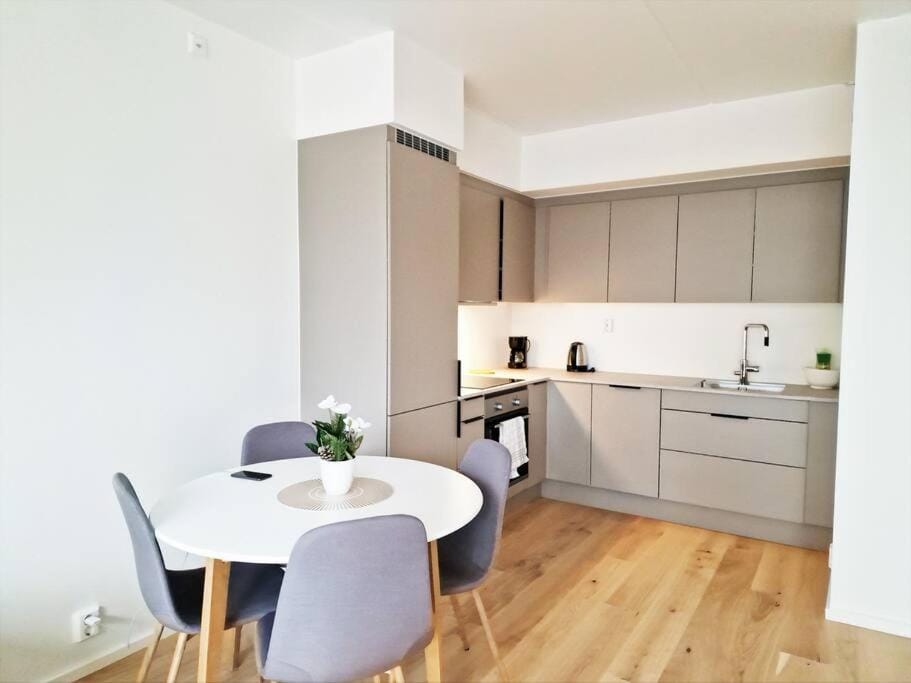 Coffee/tea facilities, Kitchen or kitchenette, Dining area