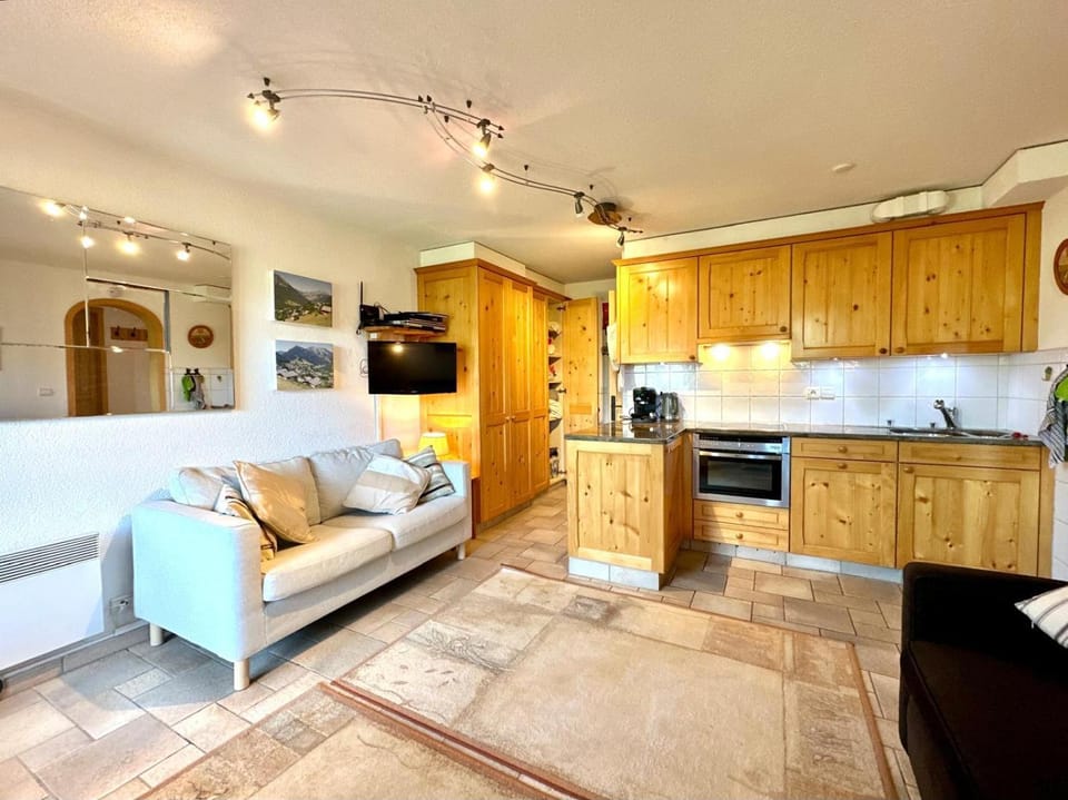 Kitchen or kitchenette, Seating area