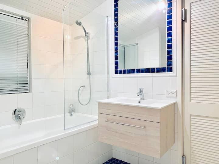 Shower, Bathroom, Bath