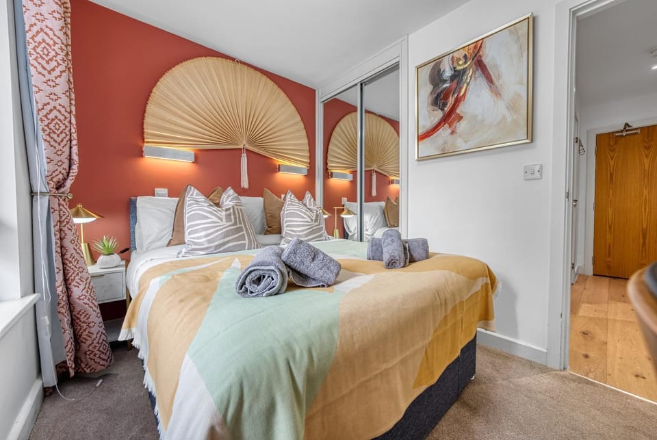 Bed, Decorative detail, Decorative detail, Bedroom, towels, towels