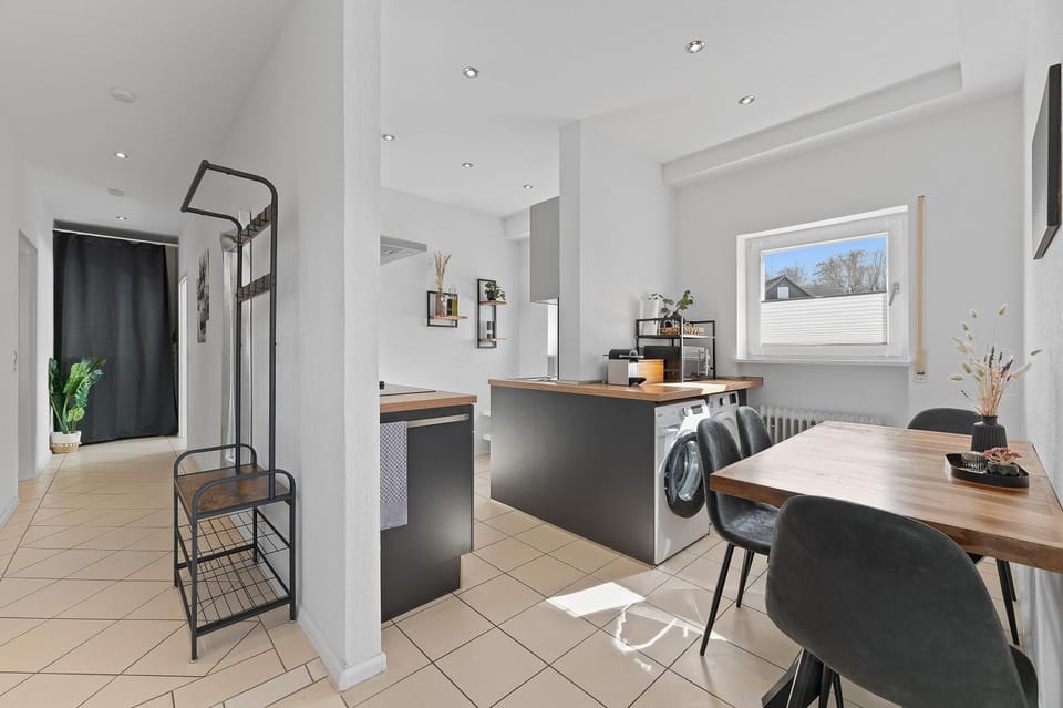 Kitchen or kitchenette, Dining area, minibar, washing machine