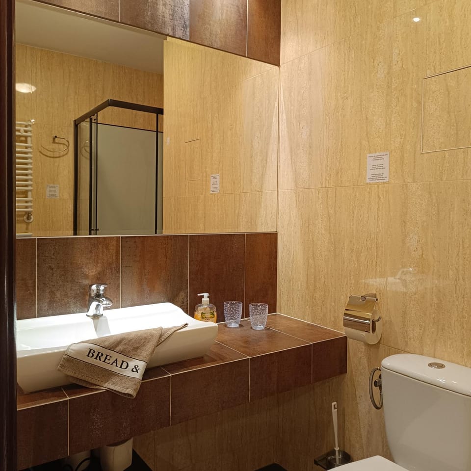 Shower, Bathroom, towels