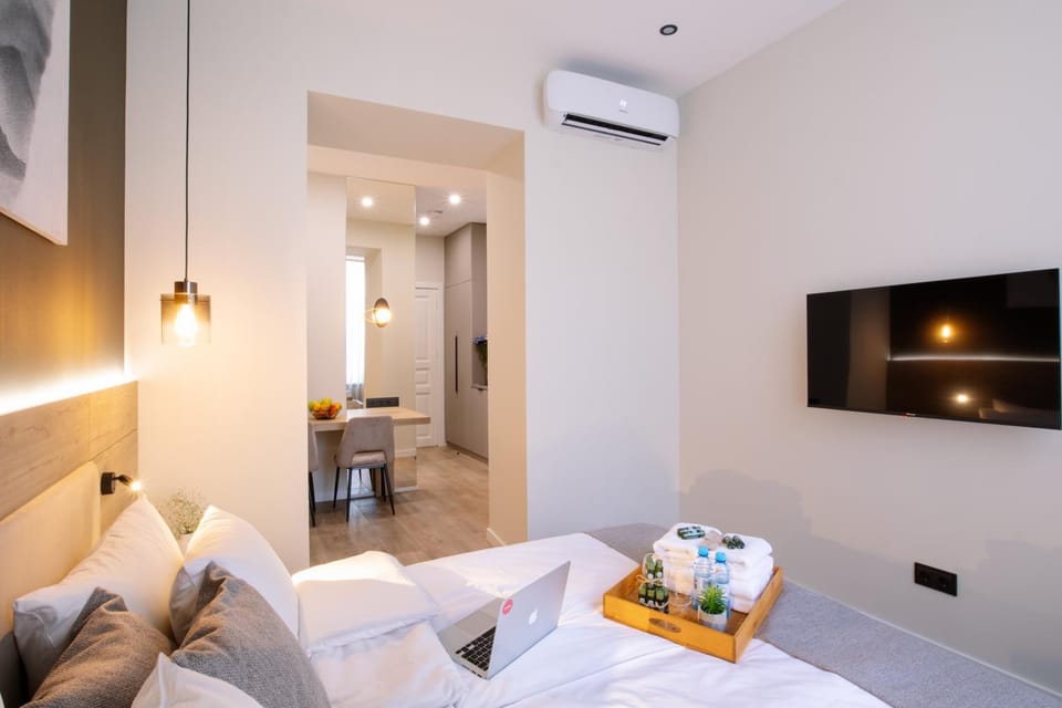 Bed, TV and multimedia, Bedroom, air conditioner