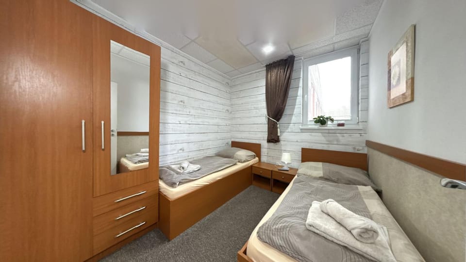 Photo of the whole room, Bedroom, towels, wardrobe