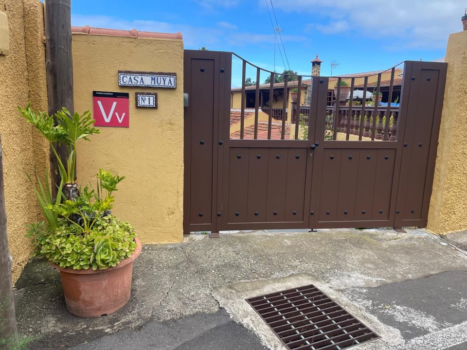 Property building, Day, Street view