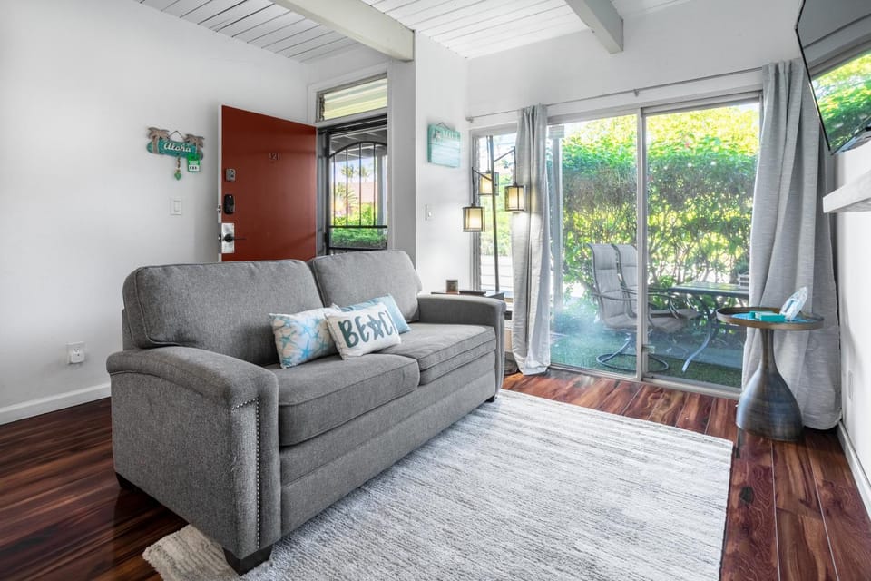 Communal lounge/ TV room, Facade/entrance, TV and multimedia, Living room, Evening entertainment