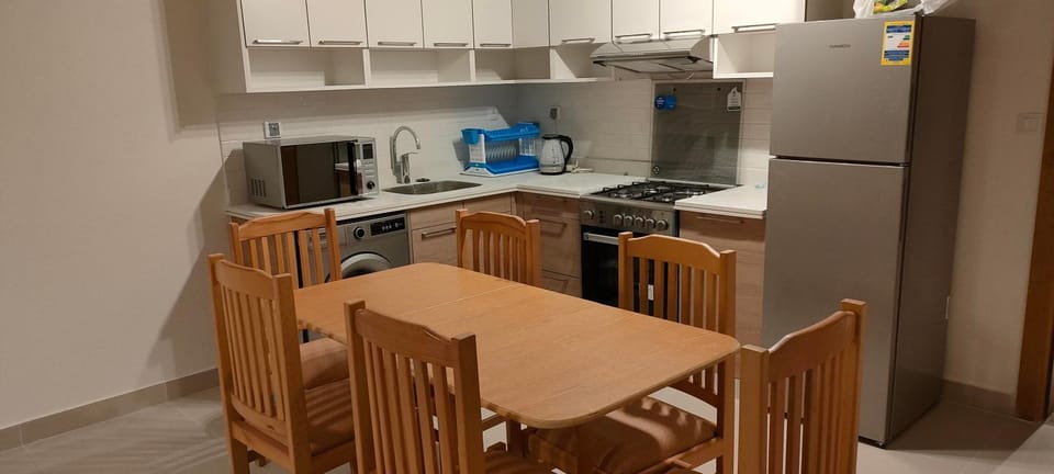 Kitchen or kitchenette, Dining area, minibar, oven, pet friendly, stove