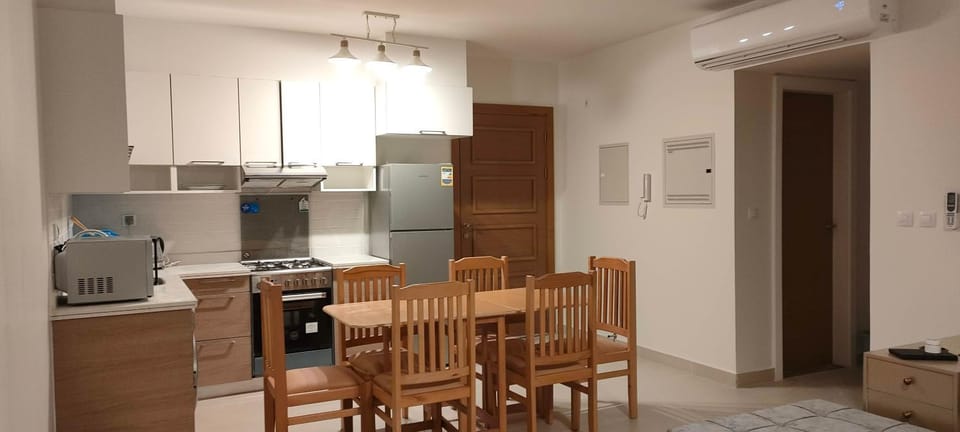 Coffee/tea facilities, Kitchen or kitchenette, Dining area, minibar, oven, pet friendly, stove