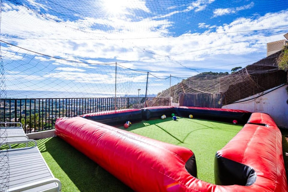 A+View Private Terrace Private Pool Family Fun Villa in Barcelonès